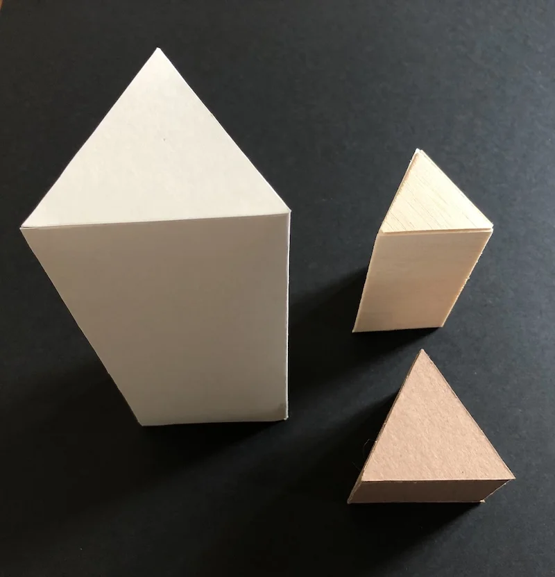 Maqueta de prismas triangulares