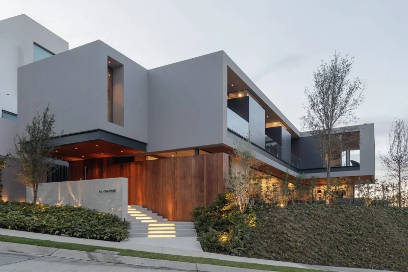 Residencia moderna en ladera